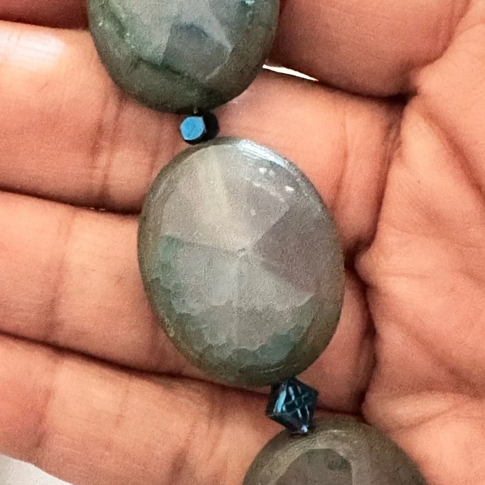 Necklace Natural Agate Gemstone Dyed Blue Oval Hand Knotted Gold Tone Clasp 4118
